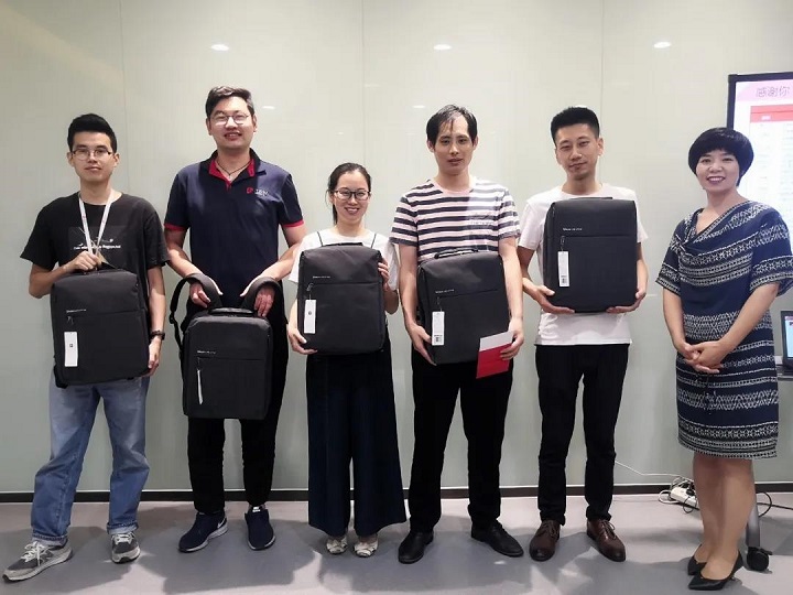 Peach and plum blossoming in the garden, grateful dream builder Peach and plum blossoming in the garden, grateful dream builder