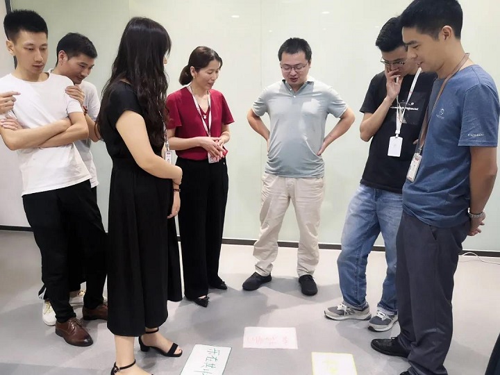 Peach and plum blossoming in the garden, grateful dream builder Peach and plum blossoming in the garden, grateful dream builder
