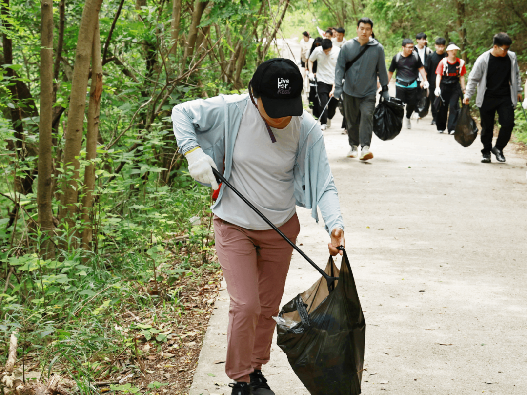 World Environment Day | Jiangsu Beiren launches 2025 public welfare mountain cleaning activity World Environment Day | Jiangsu Beiren launches 2025 public welfare mountain cleaning activity