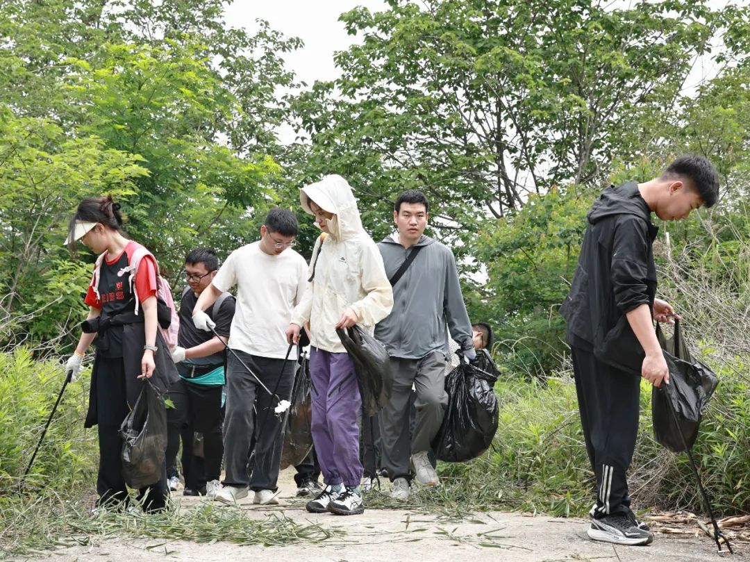 World Environment Day | Jiangsu Beiren launches 2025 public welfare mountain cleaning activity World Environment Day | Jiangsu Beiren launches 2025 public welfare mountain cleaning activity