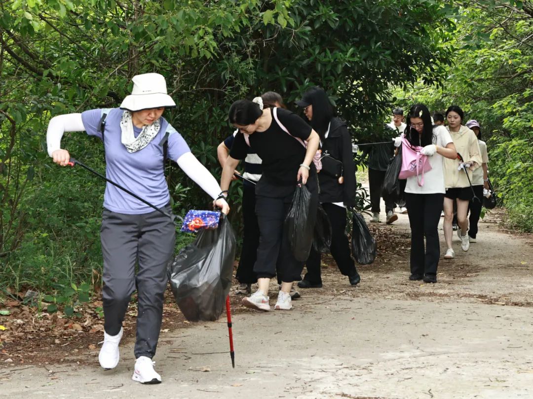 World Environment Day | Jiangsu Beiren launches 2025 public welfare mountain cleaning activity World Environment Day | Jiangsu Beiren launches 2025 public welfare mountain cleaning activity