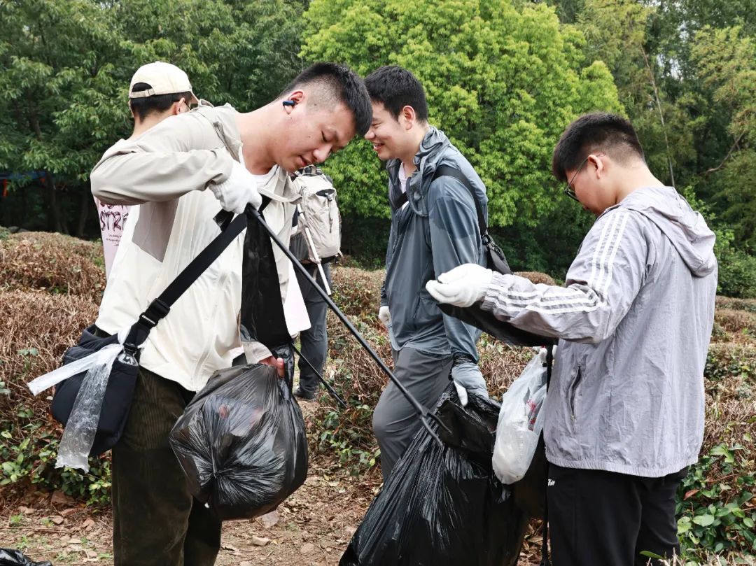 World Environment Day | Jiangsu Beiren launches 2025 public welfare mountain cleaning activity World Environment Day | Jiangsu Beiren launches 2025 public welfare mountain cleaning activity