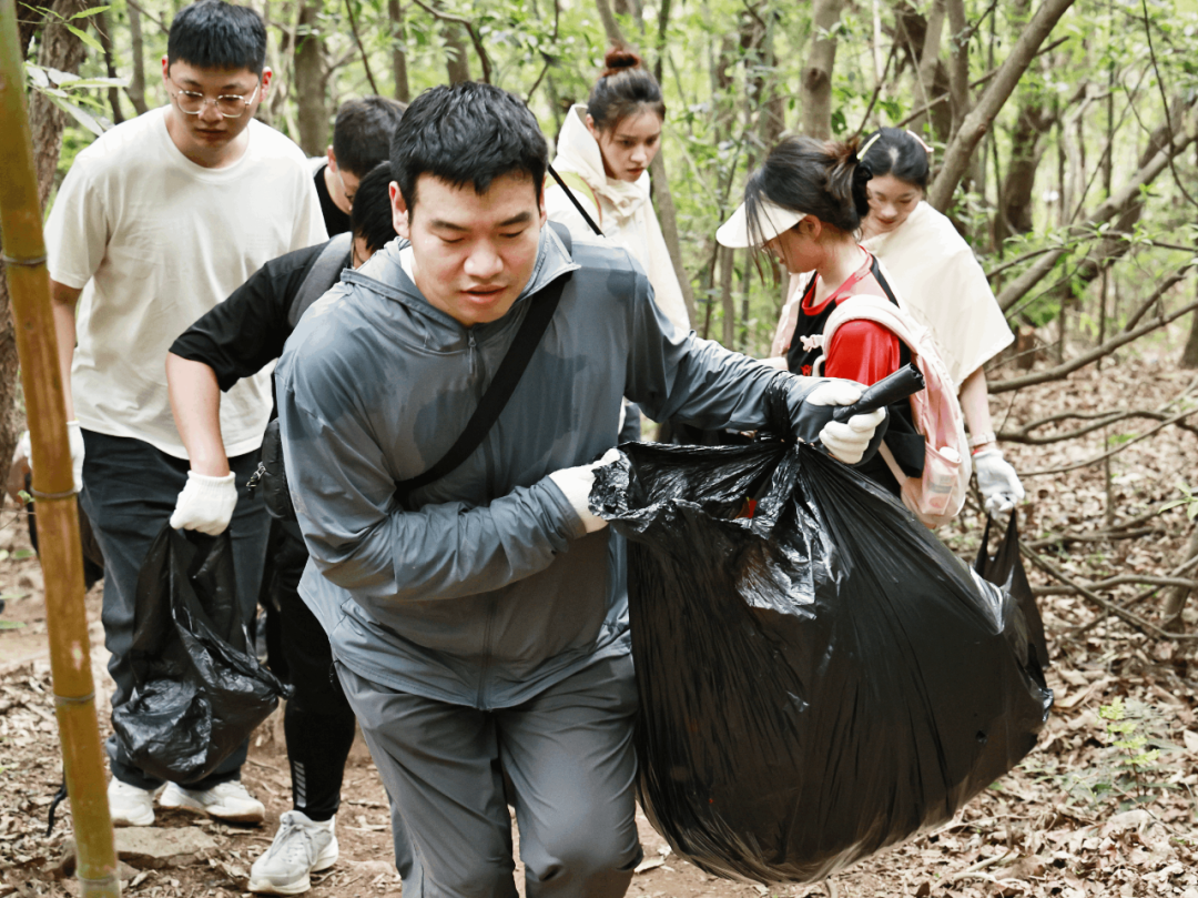 World Environment Day | Jiangsu Beiren launches 2025 public welfare mountain cleaning activity World Environment Day | Jiangsu Beiren launches 2025 public welfare mountain cleaning activity