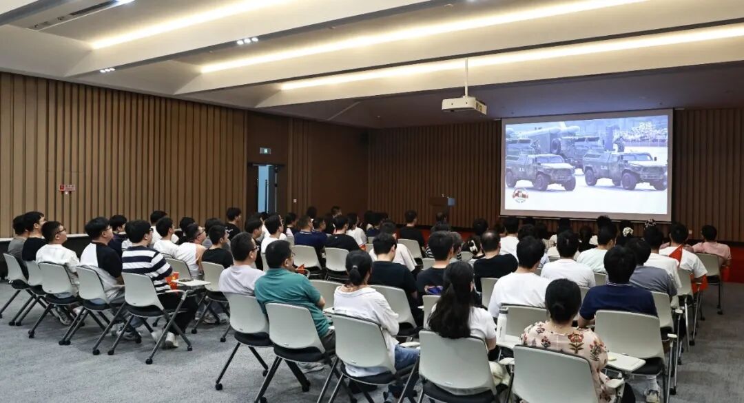 愿以吾辈之青春 捍卫盛世之中华 | 江苏铂莱国际组织观看九三阅兵仪式 愿以吾辈之青春 捍卫盛世之中华 | 江苏铂莱国际组织观看九三阅兵仪式